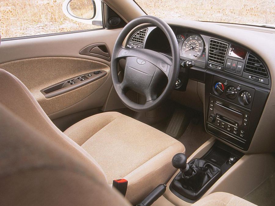  Daewoo Nubira Sedan 1999 года  (US) (фото 2 из 8)